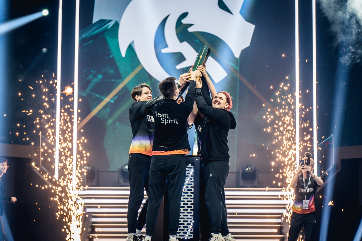 四保一野核体系如何改变DOTA2战术？资源倾斜与英雄选择革新下的团队协作容错率解析